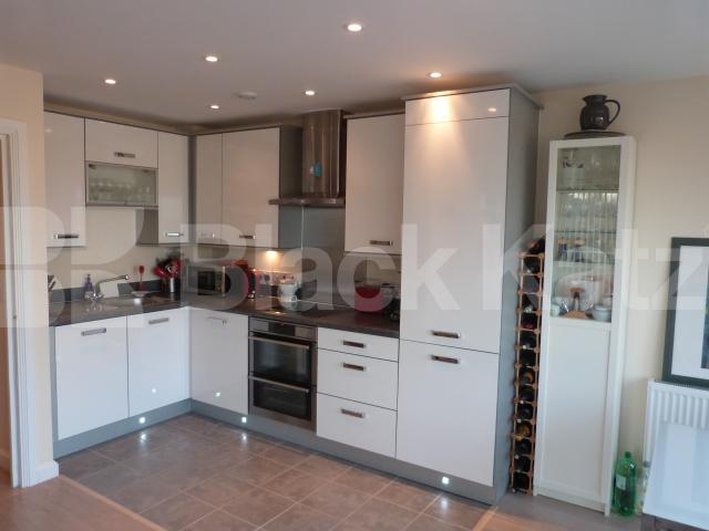 			Inc of Heating & Hot Water !, 2 Bedroom, 1 bath, 1 reception Apartment			 Park Road, N8, Crouch End