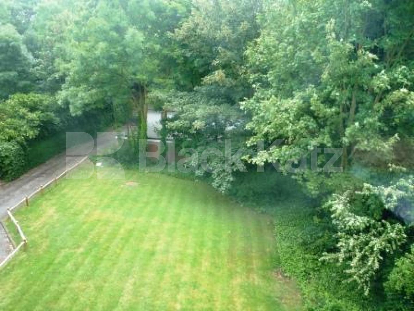 			2 Bedroom, 1 bath, 1 reception Flat			 Shepherds Hill, HIGHGATE N6