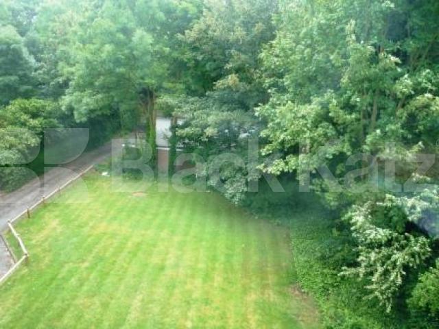 			2 Bedroom, 1 bath, 1 reception Flat			 Shepherds Hill, HIGHGATE N6