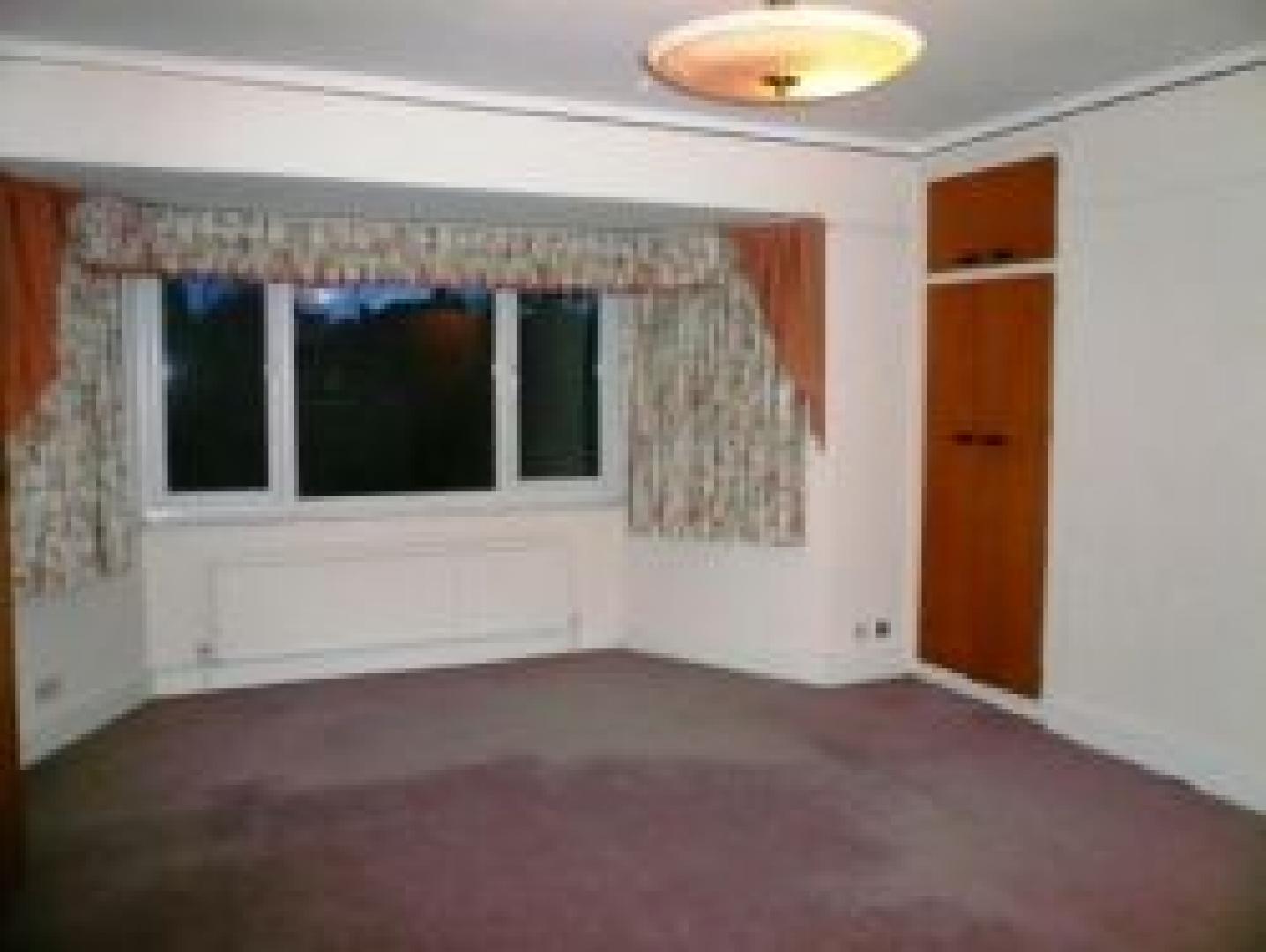 			4 Bedroom, 1 bath, 1 reception Flat			 Edge Hill Avenue, FINCHLEY