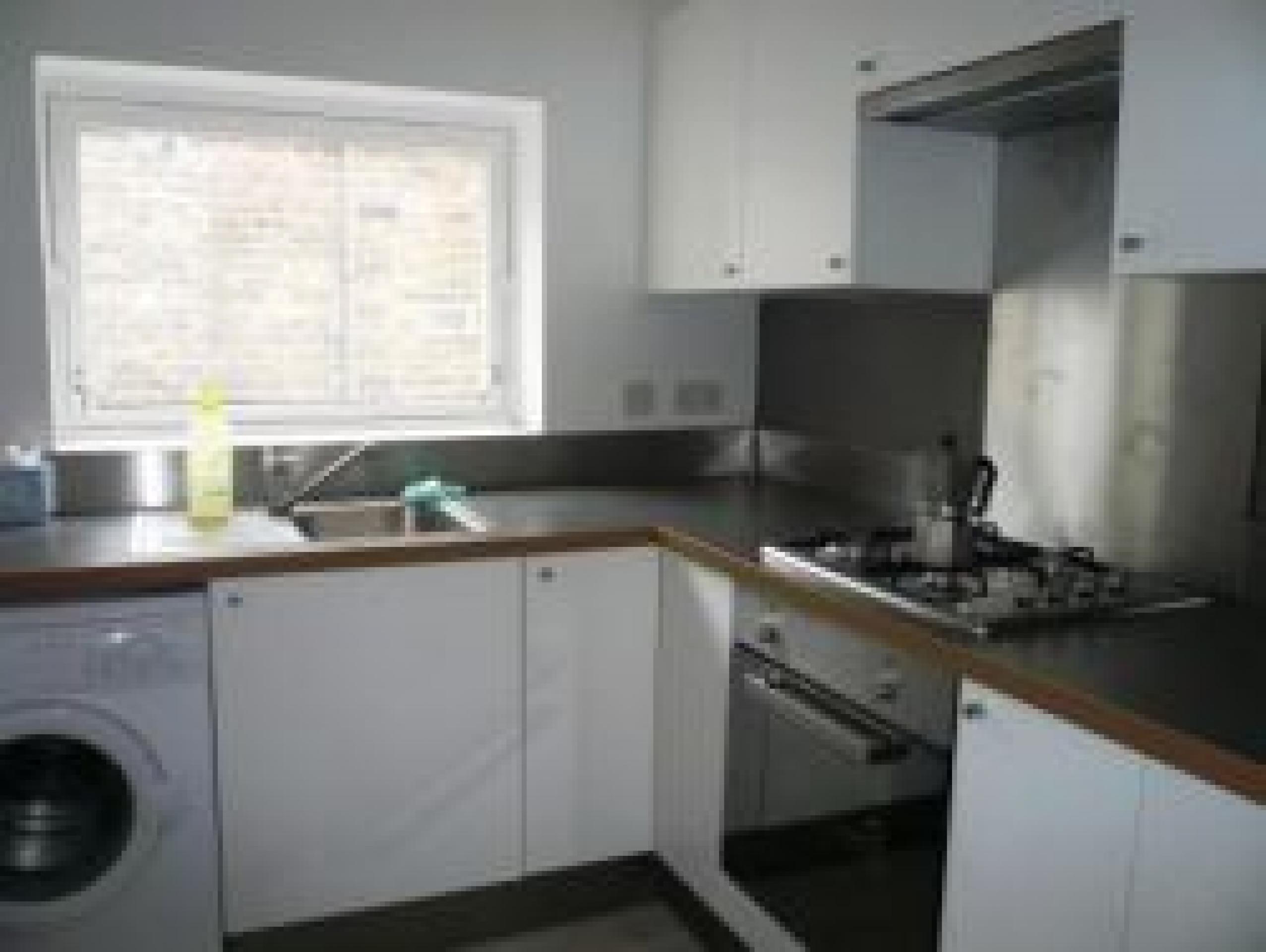 			2 Bedroom, 1 bath, 1 reception Flat			 Bathurst Gardens, KENSAL GREEN NW10