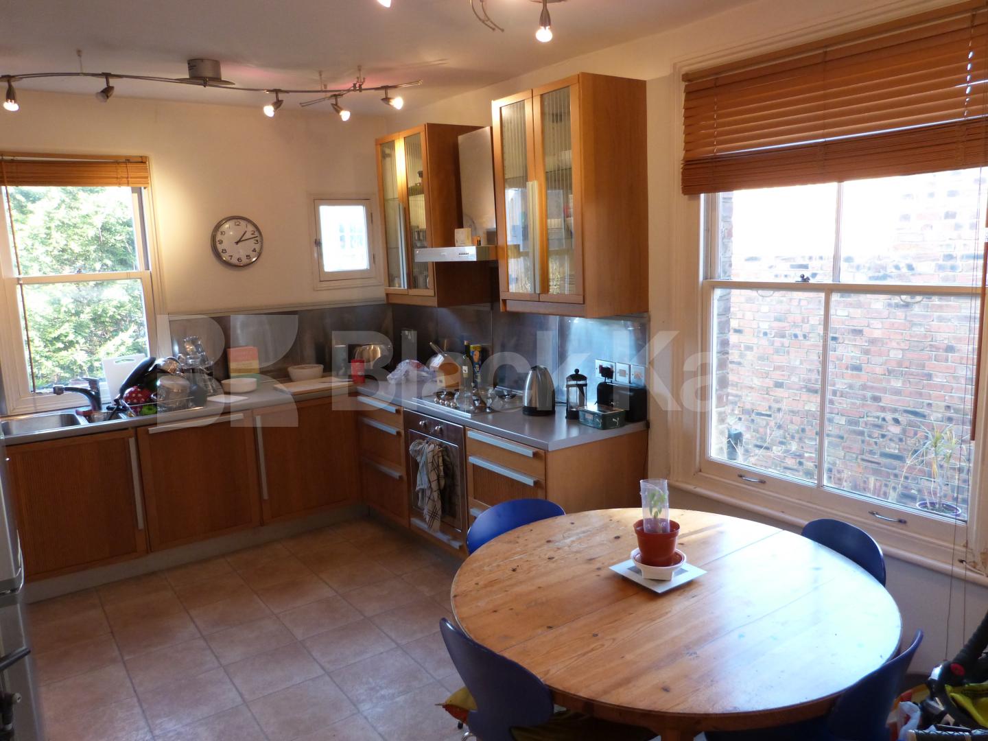 			3 Bedroom, 1 bath, 1 reception Flat			 Nightingale Lane, CROUCH END