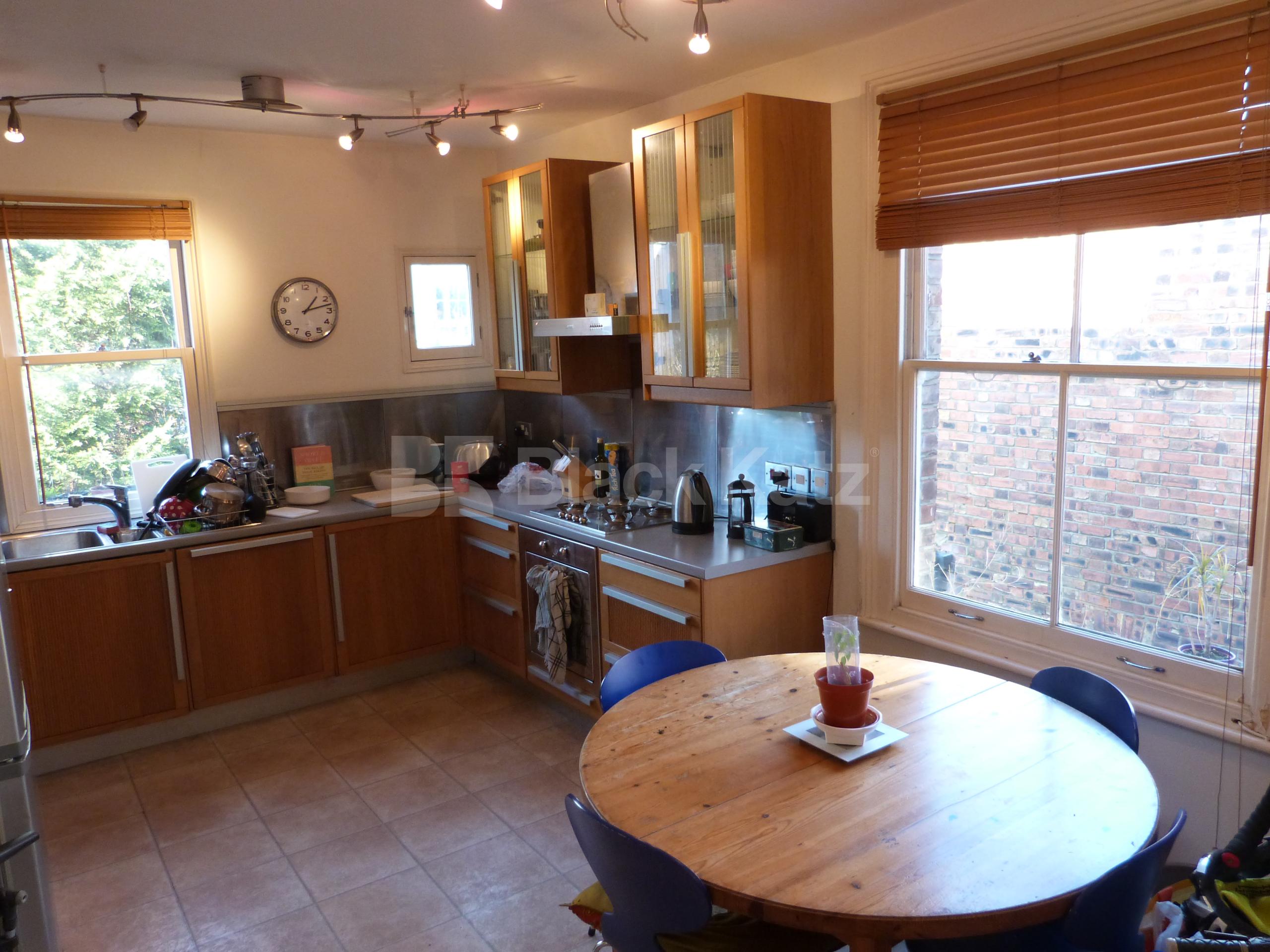 			3 Bedroom, 1 bath, 1 reception Flat			 Nightingale Lane, CROUCH END N8