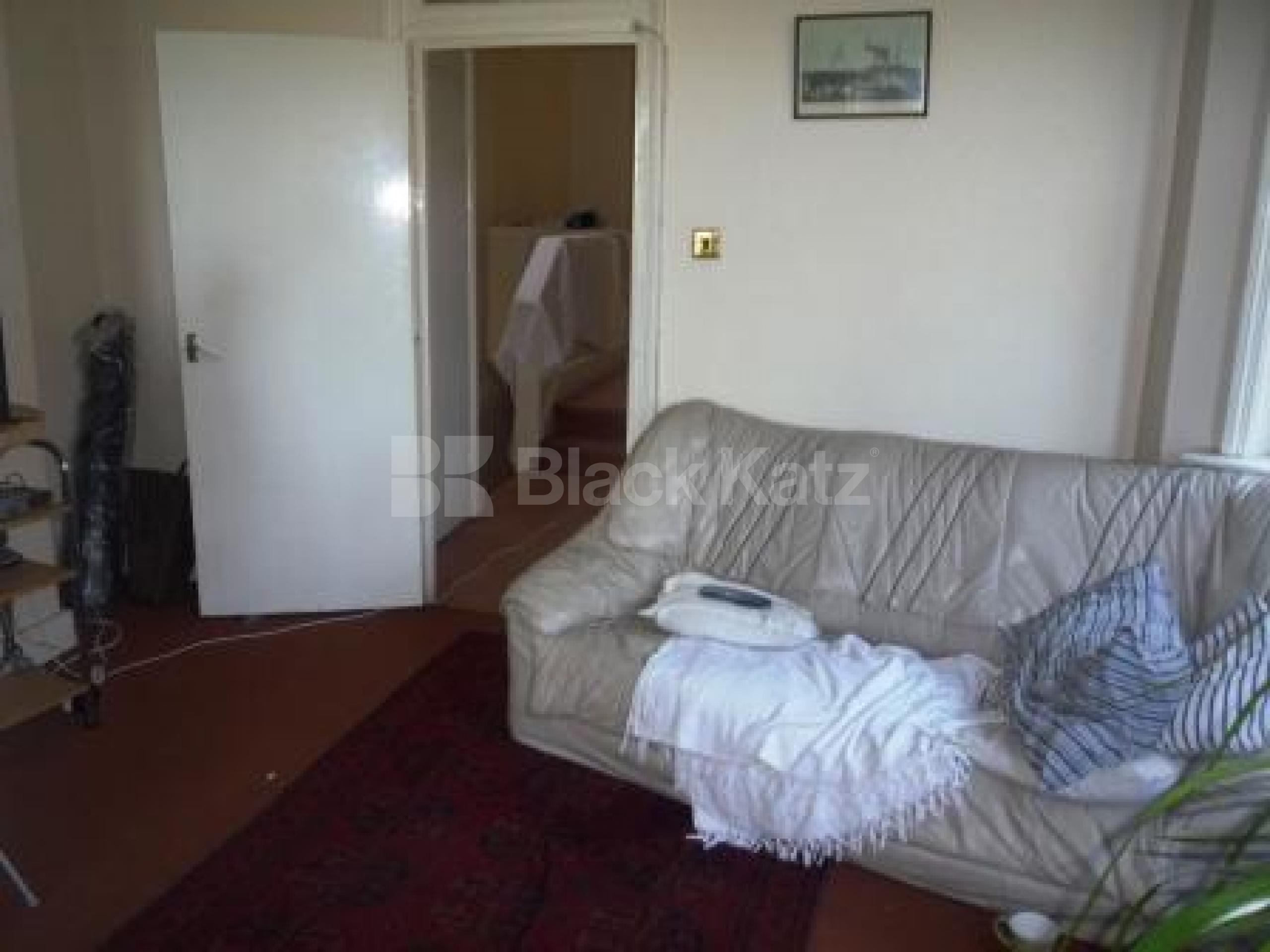 			LET!, 3 Bedroom, 1 bath, 1 reception Flat			 Archway Road, LONDON N6