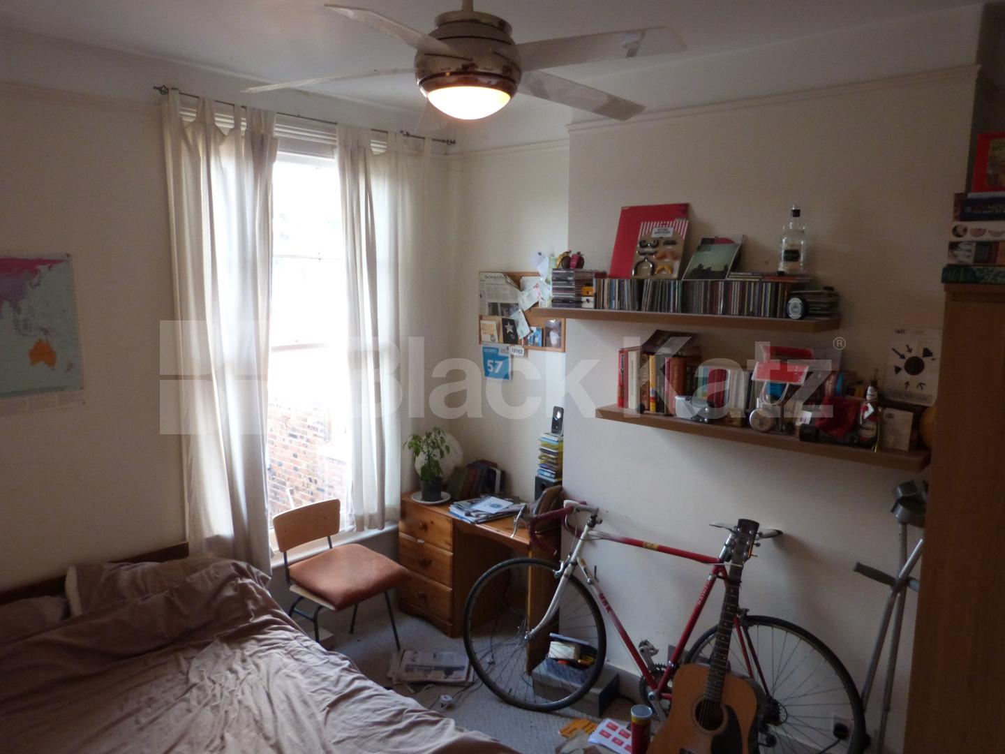 			3 Bedroom, 1 bath, 1 reception Flat			 Nightingale Lane, CROUCH END