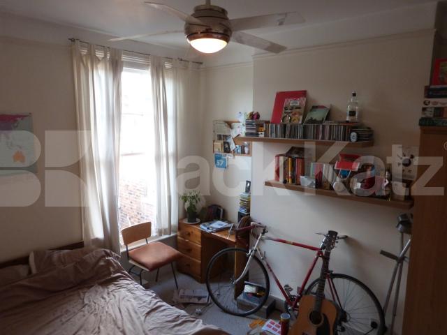 			3 Bedroom, 1 bath, 1 reception Flat			 Nightingale Lane, CROUCH END