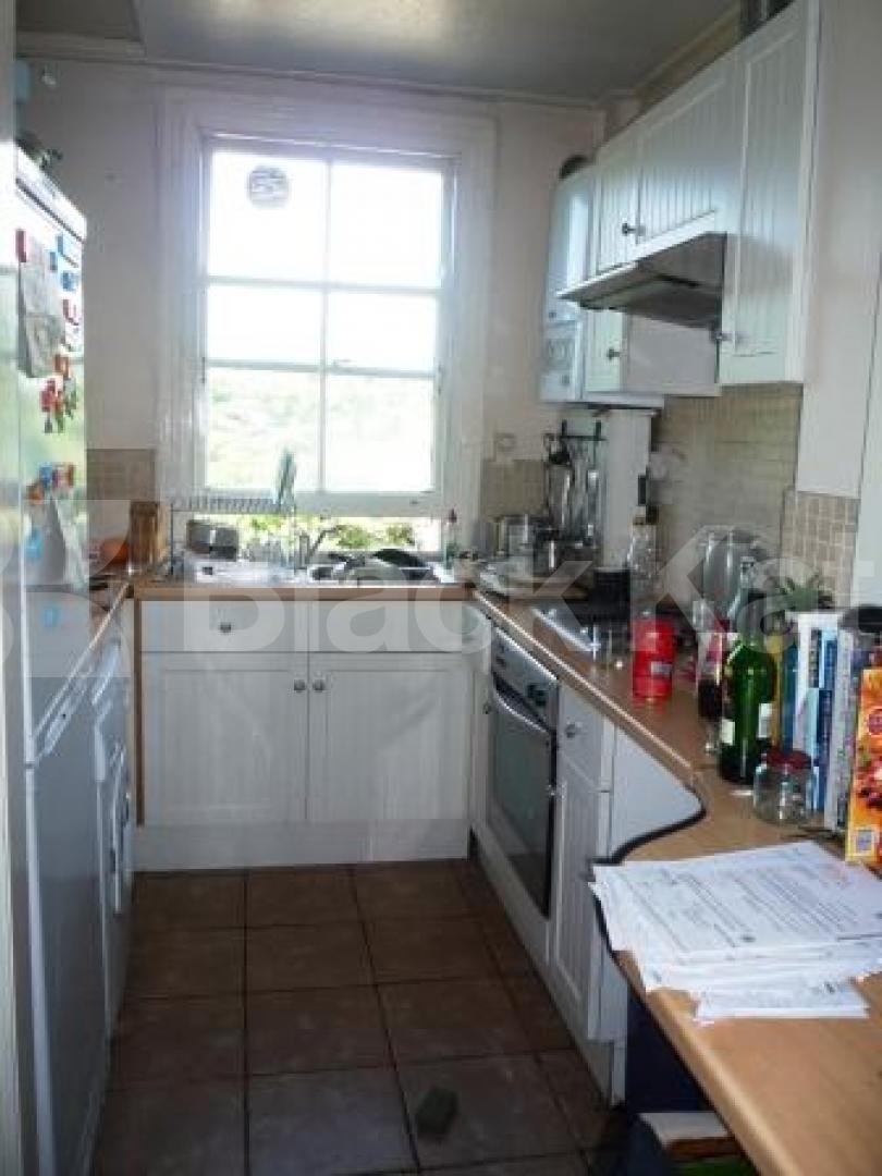 			LET!, 3 Bedroom, 1 bath, 1 reception Flat			 Archway Road, LONDON