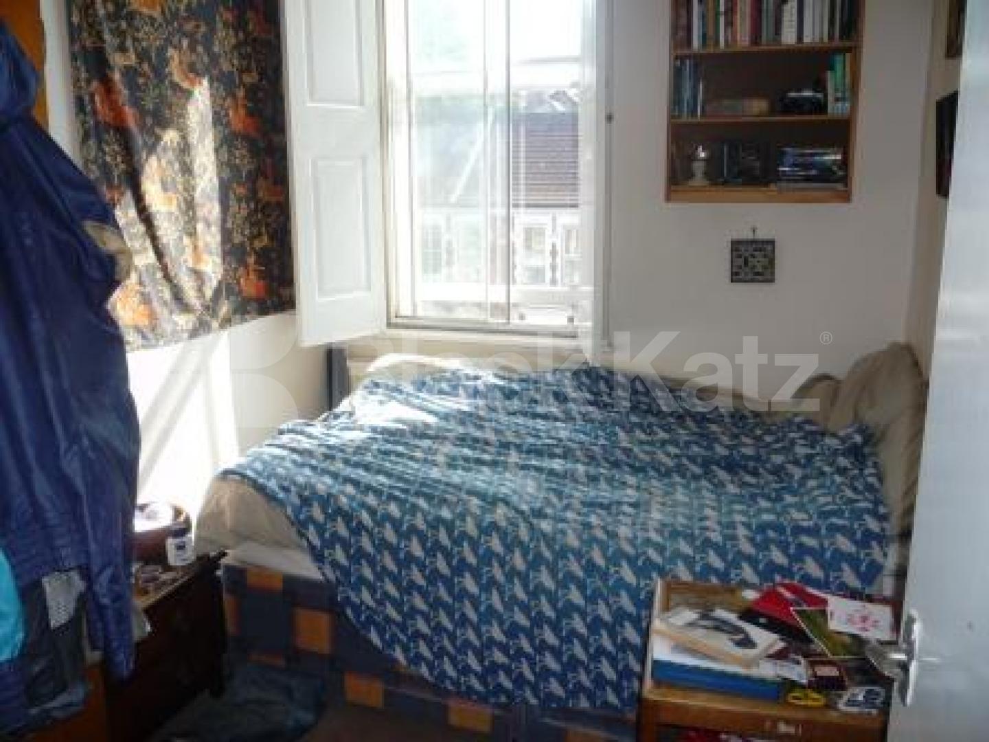 			LET!, 3 Bedroom, 1 bath, 1 reception Flat			 Archway Road, LONDON