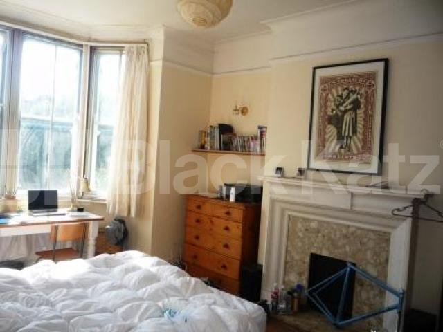 			LET!, 3 Bedroom, 1 bath, 1 reception Flat			 Archway Road, LONDON