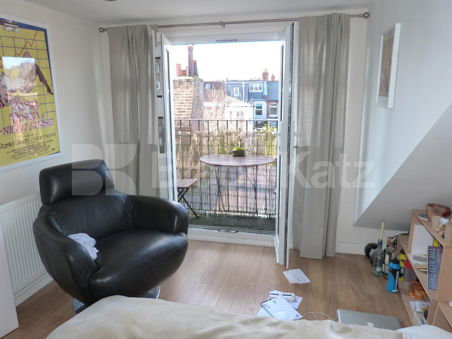 			3 Bedroom, 1 bath, 1 reception Flat			 Nightingale Lane, CROUCH END
