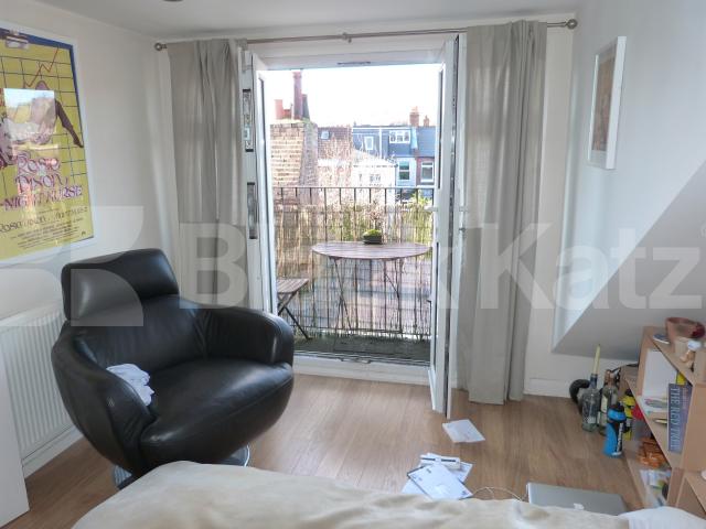 			3 Bedroom, 1 bath, 1 reception Flat			 Nightingale Lane, CROUCH END