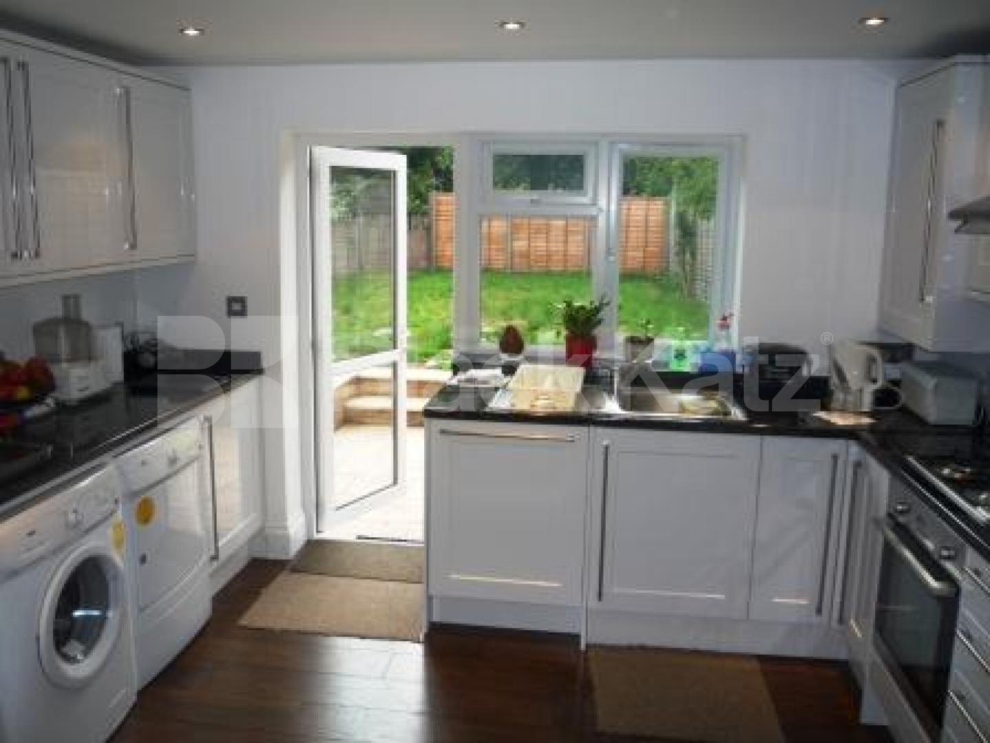 			2 Bedroom, 1 bath, 1 reception Flat			 Park Avenue, ALEXANDRA PALACE