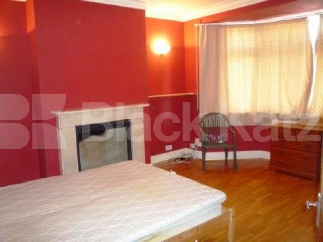 			4 Bedroom, 1 bath, 1 reception House			 Albert Road, ALEXANDRA PALACE N22