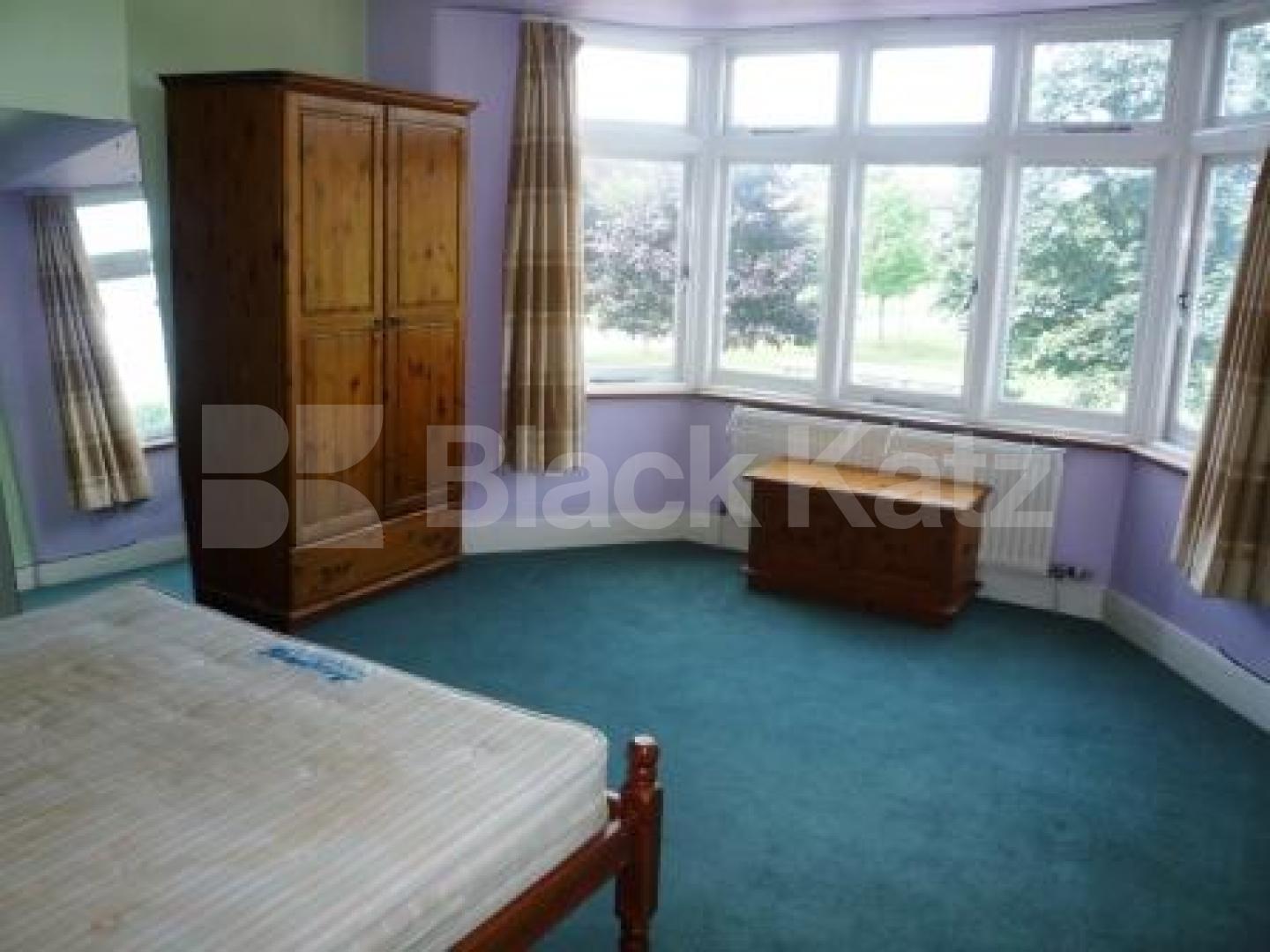 			4 Bedroom, 1 bath, 1 reception House			 Albert Road, ALEXANDRA PALACE N22