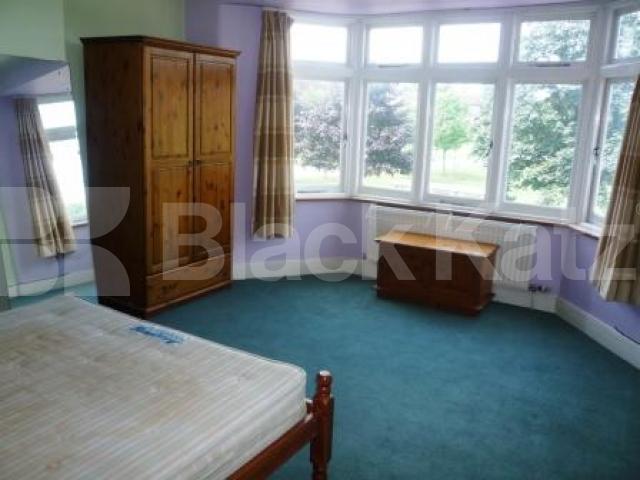 			4 Bedroom, 1 bath, 1 reception House			 Albert Road, ALEXANDRA PALACE N22