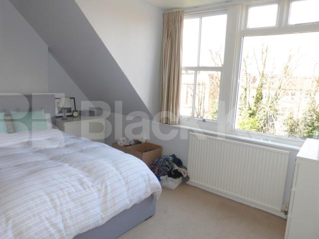 			Fantastic Property !, 2 Bedroom, 1 bath, 1 reception Apartment			 Greencroft Gardens, South Hampstead