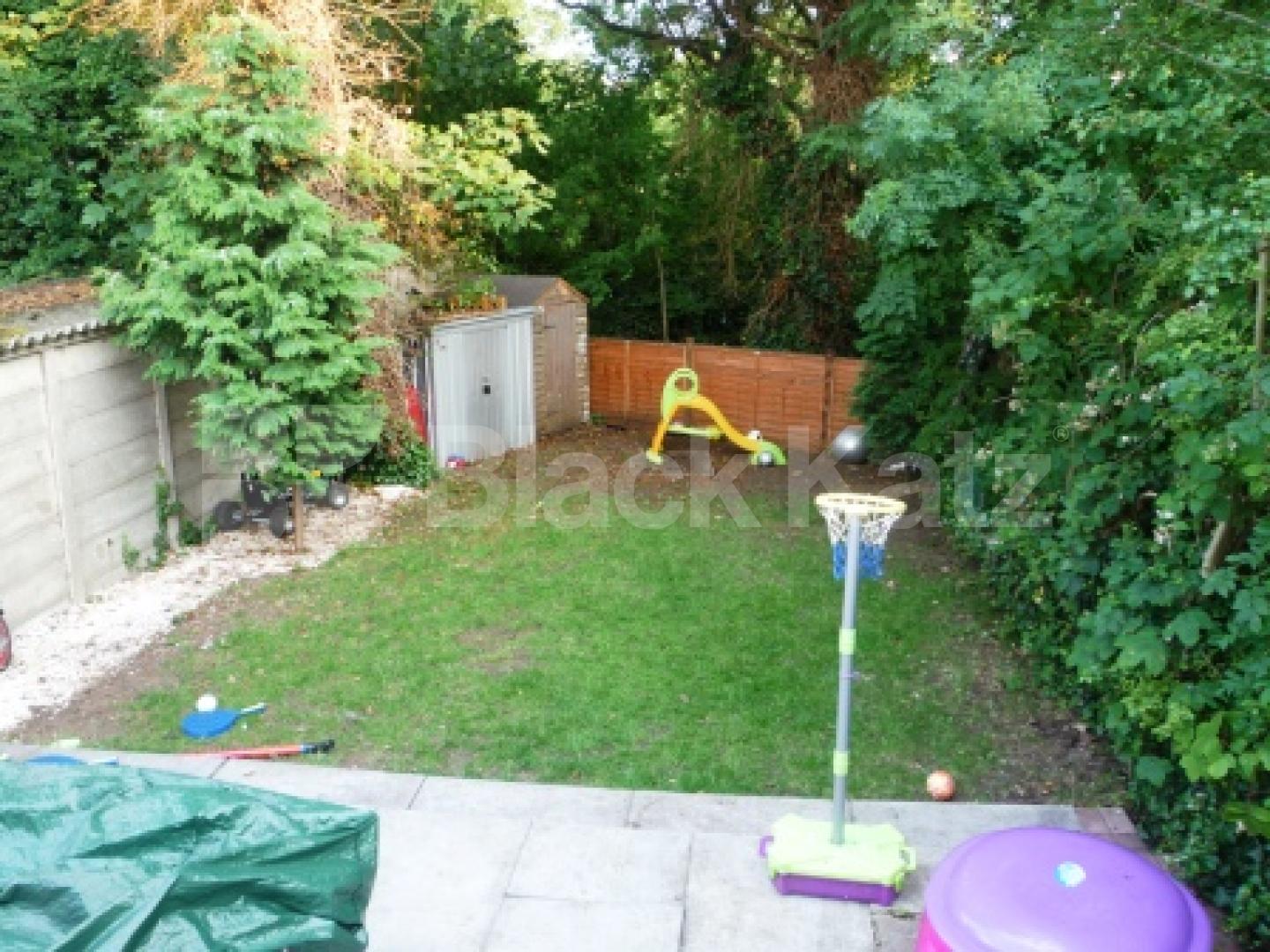 			2 Bedroom, 1 bath, 1 reception Mews House			 St. Michaels Close, North Finchley