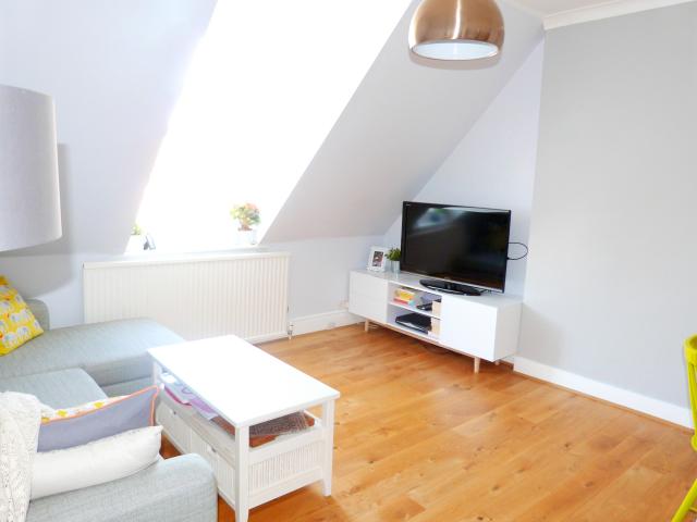 			Under Offer, 2 Bedroom, 1 bath, 1 reception Flat			 Greencroft Gardens, SOUTH HAMPSTEAD