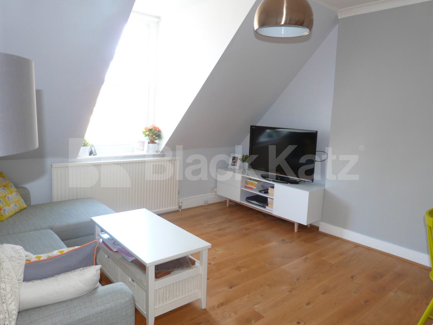 			Fantastic Property !, 2 Bedroom, 1 bath, 1 reception Apartment			 Greencroft Gardens, South Hampstead