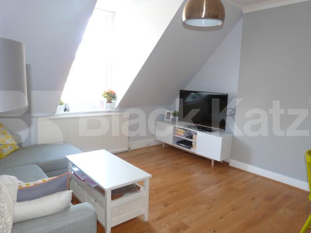 			Fantastic Property !, 2 Bedroom, 1 bath, 1 reception Apartment			 Greencroft Gardens, South Hampstead