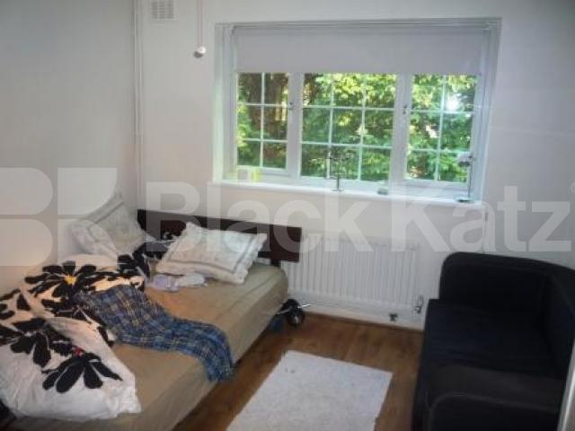 			2 Bedroom, 1 bath, 1 reception Mews House			 St. Michaels Close, North Finchley