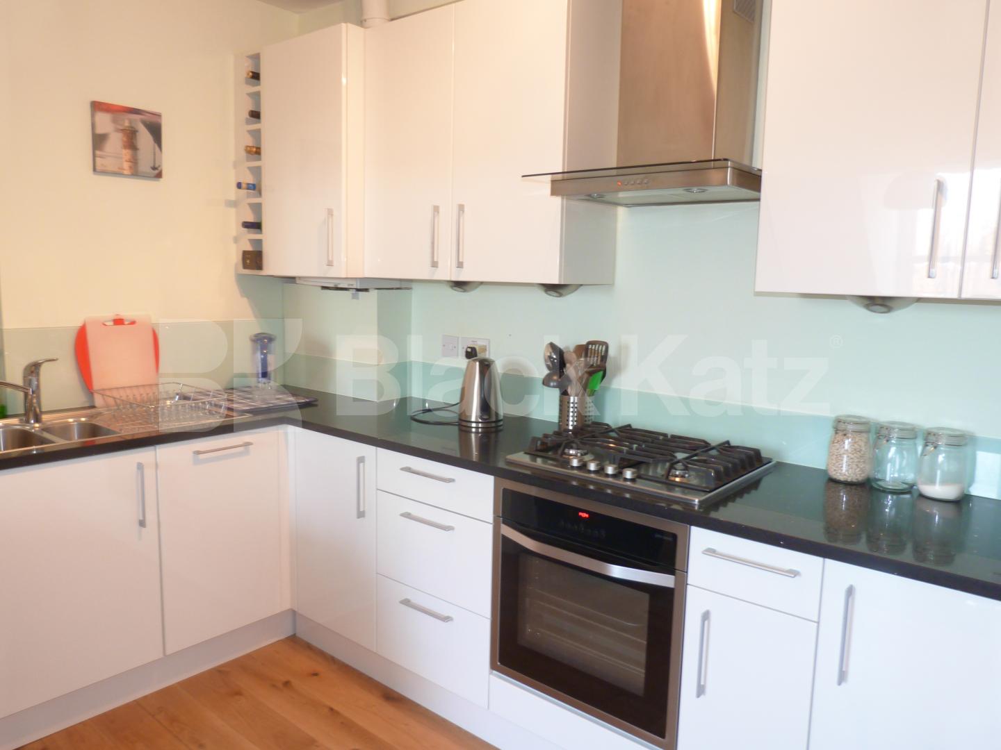 			Fantastic Property !, 2 Bedroom, 1 bath, 1 reception Apartment			 Greencroft Gardens, South Hampstead