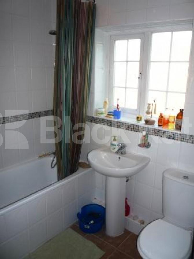 			2 Bedroom, 1 bath, 1 reception Mews House			 St. Michaels Close, North Finchley