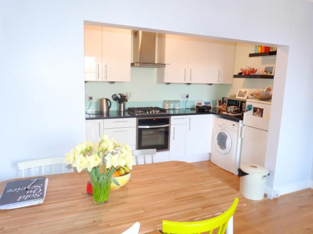 			Under Offer, 2 Bedroom, 1 bath, 1 reception Flat			 Greencroft Gardens, SOUTH HAMPSTEAD