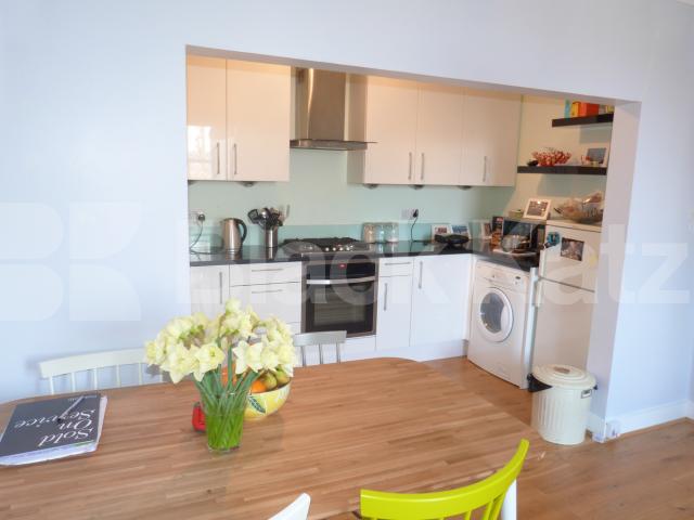 			Fantastic Property !, 2 Bedroom, 1 bath, 1 reception Apartment			 Greencroft Gardens, South Hampstead