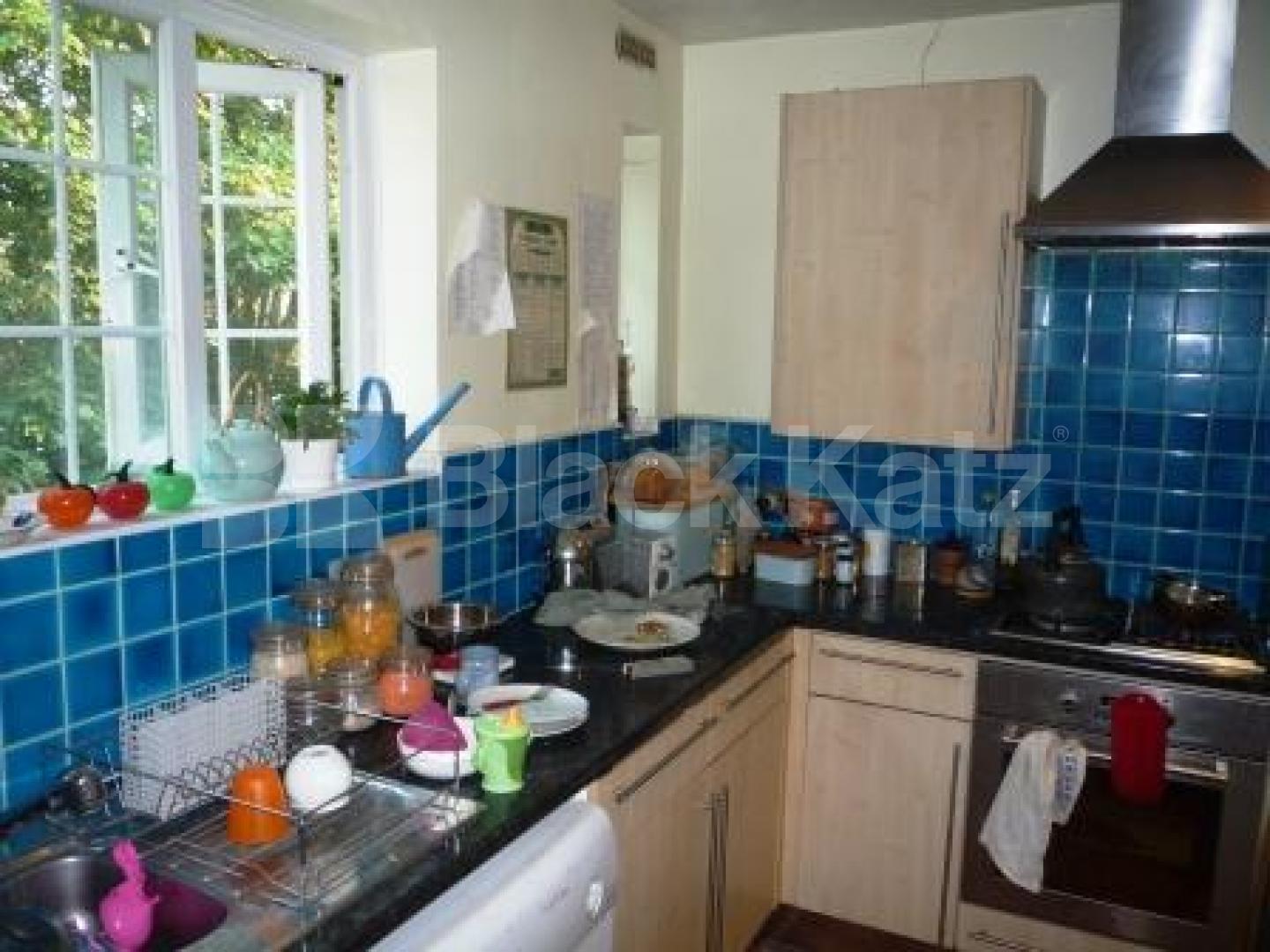 			2 Bedroom, 1 bath, 1 reception Mews House			 St. Michaels Close, North Finchley