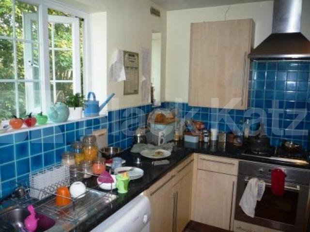 			2 Bedroom, 1 bath, 1 reception Mews House			 St. Michaels Close, North Finchley