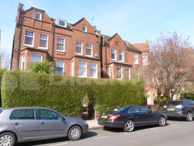 			Fantastic Property !, 2 Bedroom, 1 bath, 1 reception Apartment			 Greencroft Gardens, South Hampstead