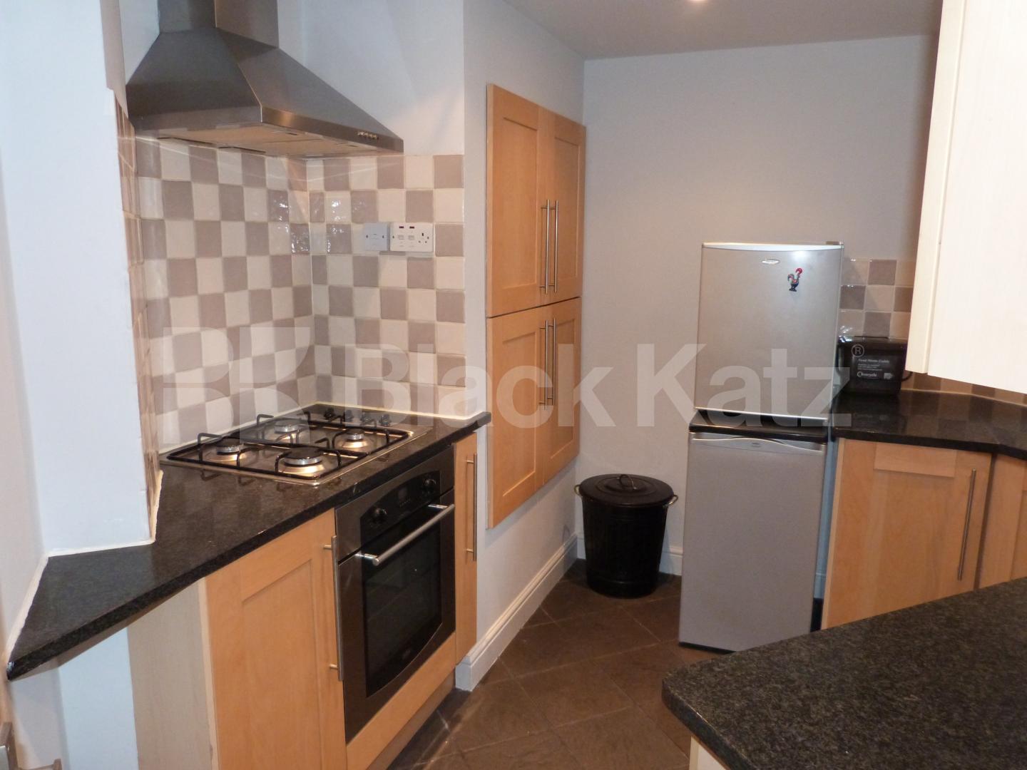 			INC. HEATING & HOT WATER!, 2 Bedroom, 1 bath, 1 reception Flat			 Hornsey Lane, Highgate