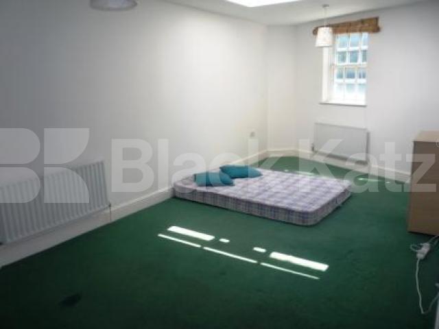 			2 Bedroom, 1 bath, 1 reception Mews House			 Hornsey High Street, The Mews, HORNSEY