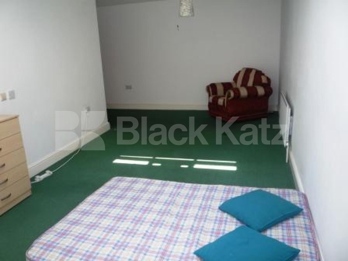 			2 Bedroom, 1 bath, 1 reception Mews House			 Hornsey High Street, The Mews, HORNSEY