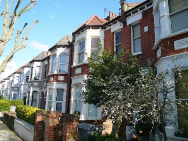 			NEW INSTRUCTION, 3 Bedroom, 1 bath, 1 reception Flat			 Hartland Road, QUEENS PARK