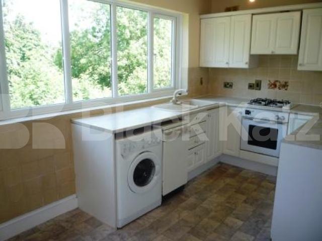 			3 Bedroom, 1 bath, 1 reception Flat			 Kings Avenue, Muswel Hill