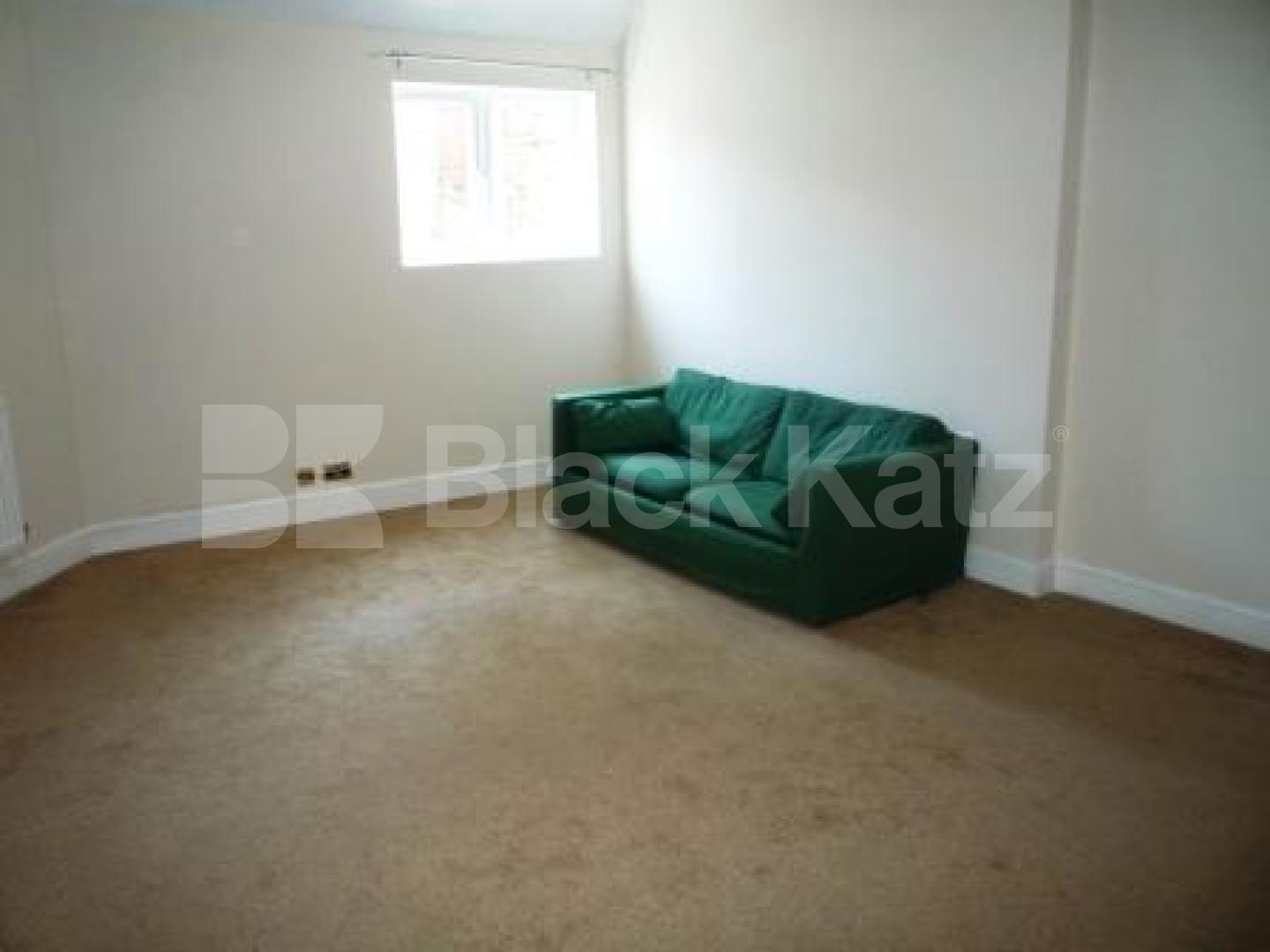 			3 Bedroom, 1 bath, 1 reception Flat			 Kings Avenue, Muswel Hill