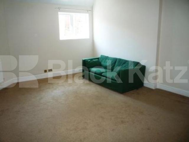 			3 Bedroom, 1 bath, 1 reception Flat			 Kings Avenue, Muswel Hill