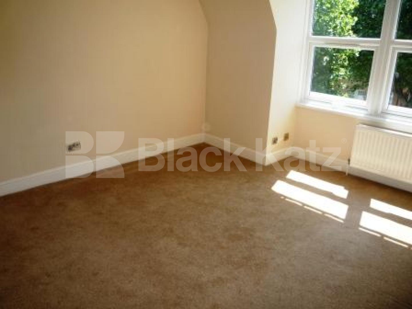 			3 Bedroom, 1 bath, 1 reception Flat			 Kings Avenue, Muswel Hill