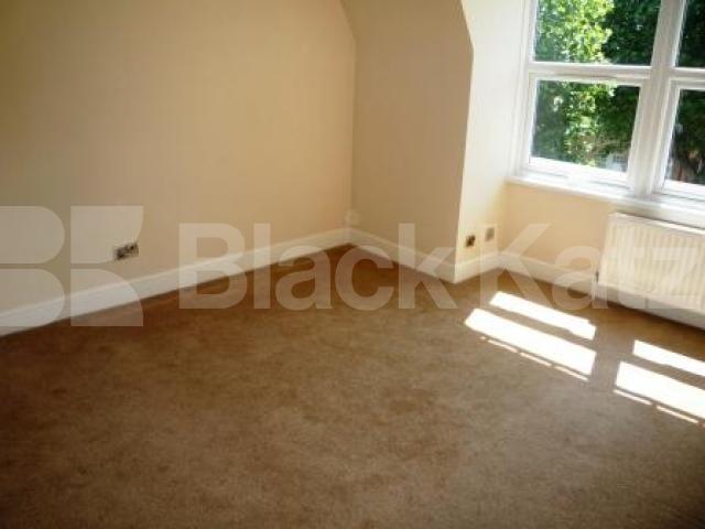 			3 Bedroom, 1 bath, 1 reception Flat			 Kings Avenue, Muswel Hill