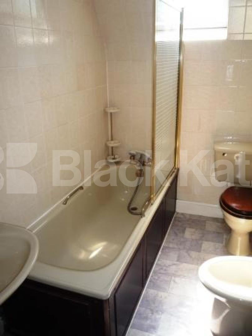 			3 Bedroom, 1 bath, 1 reception Flat			 Kings Avenue, Muswel Hill