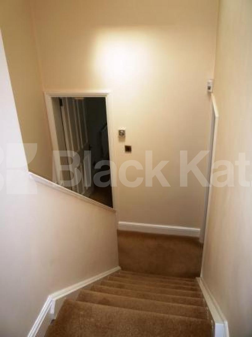 			3 Bedroom, 1 bath, 1 reception Flat			 Kings Avenue, Muswel Hill