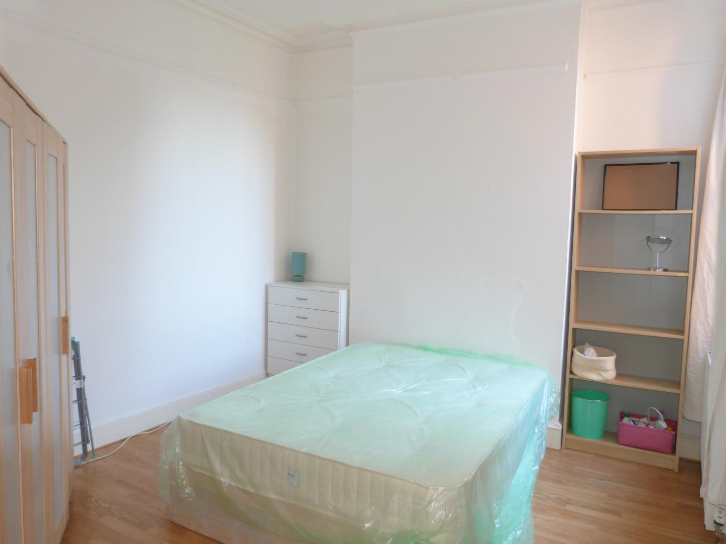 			Communal Garden, 2 Bedroom, 1 bath, 1 reception Flat			 St Mary's Road, WILLESDEN