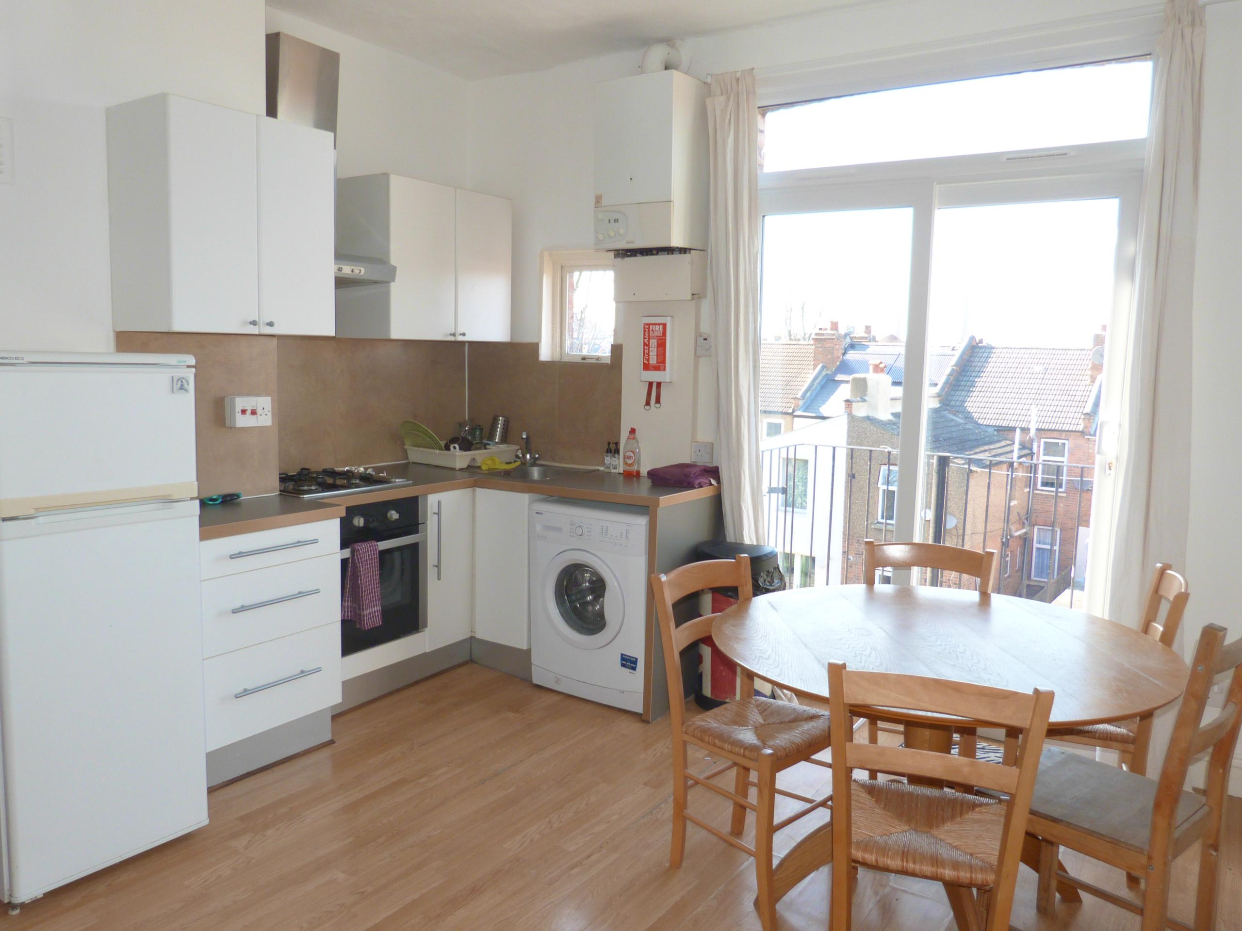 			Communal Garden, 2 Bedroom, 1 bath, 1 reception Flat			 St Mary's Road, WILLESDEN NW10