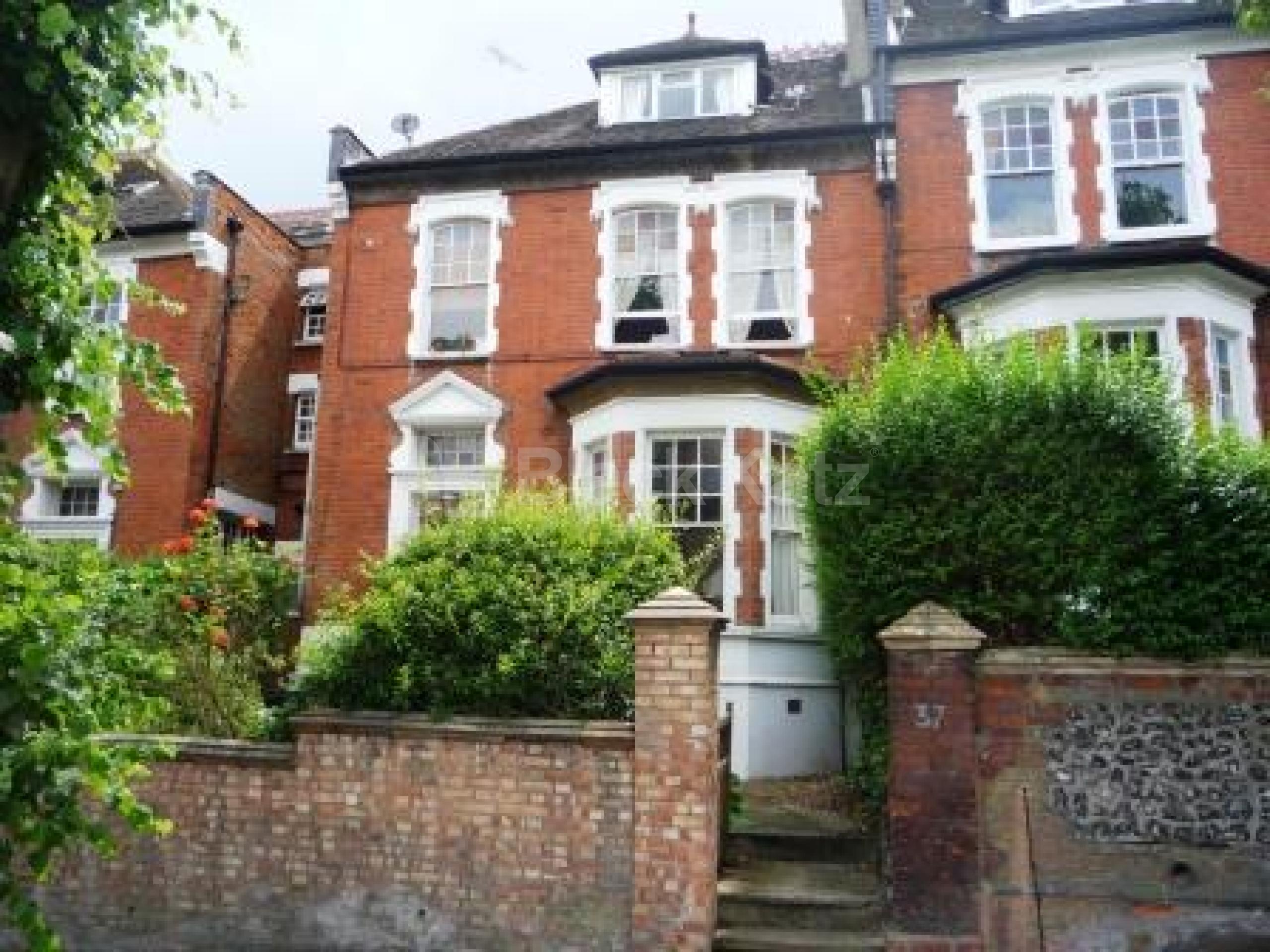 			2 Bedroom, 1 bath, 1 reception Flat			 Wolseley Road, Crouch End N8