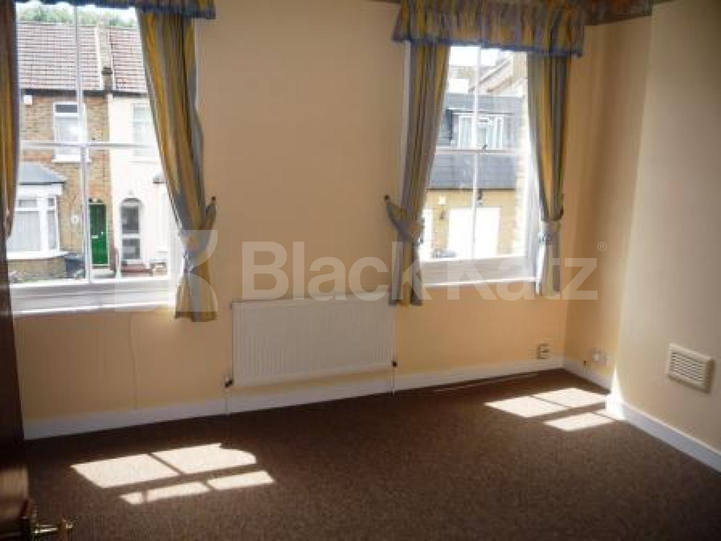 			LET!, 4 Bedroom, 1 bath, 1 reception House			 Fletton Road, BOUNDS GREEN