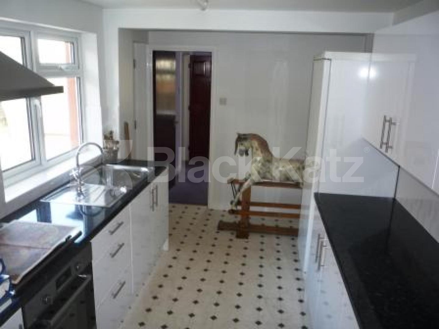 			LET!, 4 Bedroom, 1 bath, 1 reception House			 Fletton Road, BOUNDS GREEN