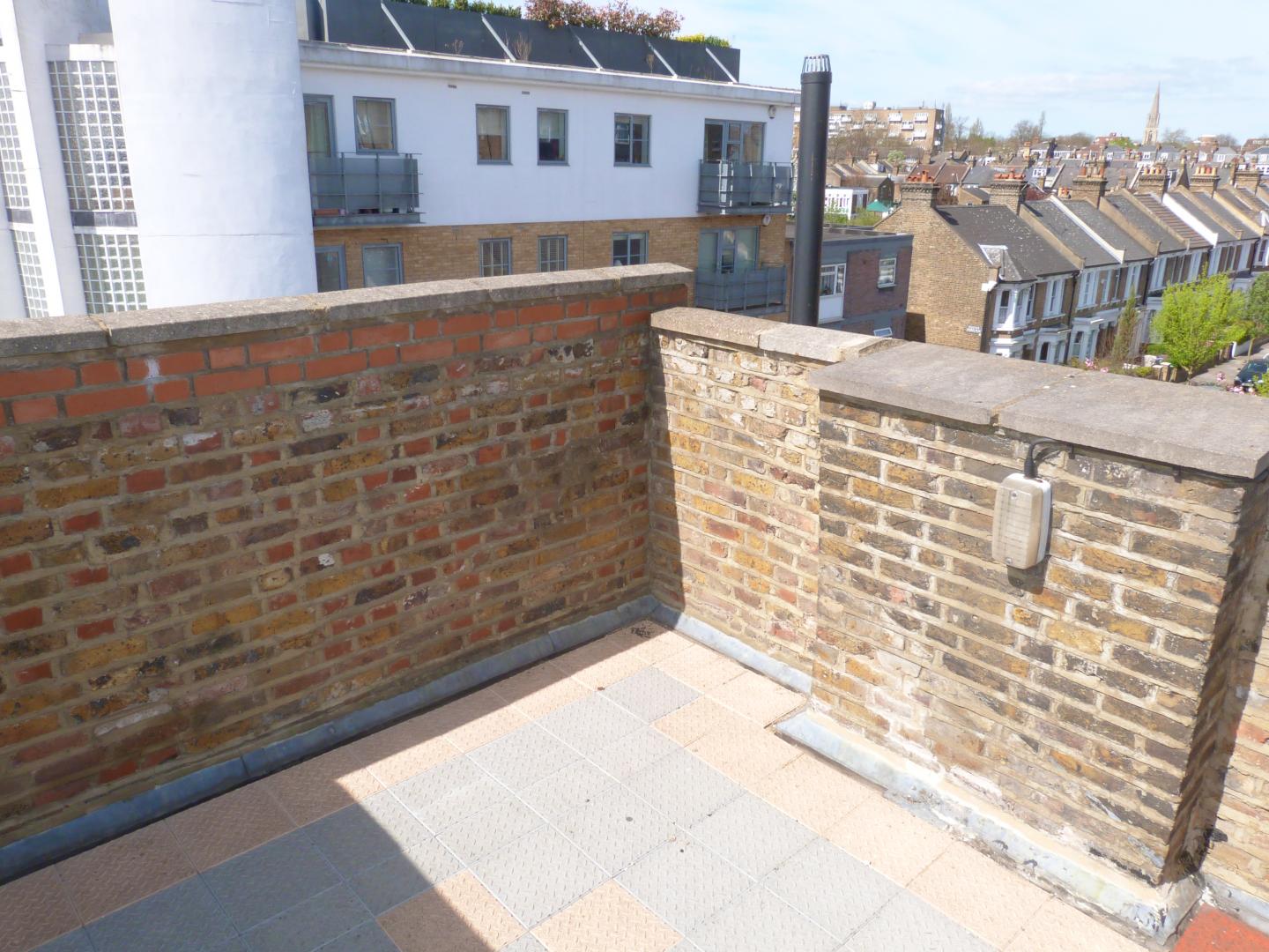 			2 Bedroom, 1 bath, 1 reception Flat			 Willesden Lane, KILBURN