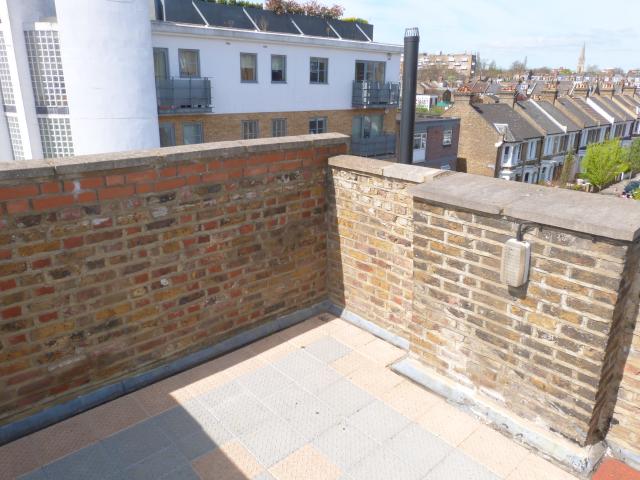 			2 Bedroom, 1 bath, 1 reception Flat			 Willesden Lane, KILBURN